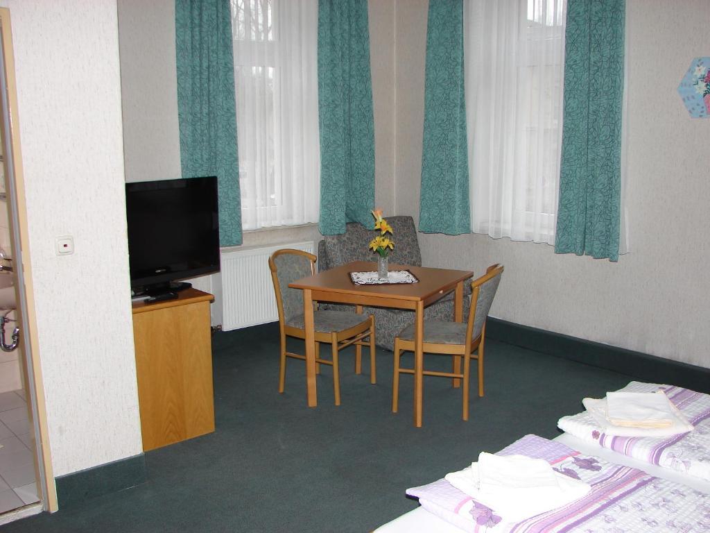 Hotel-Restaurant-Adler Reichenbach im Vogtland Camera foto